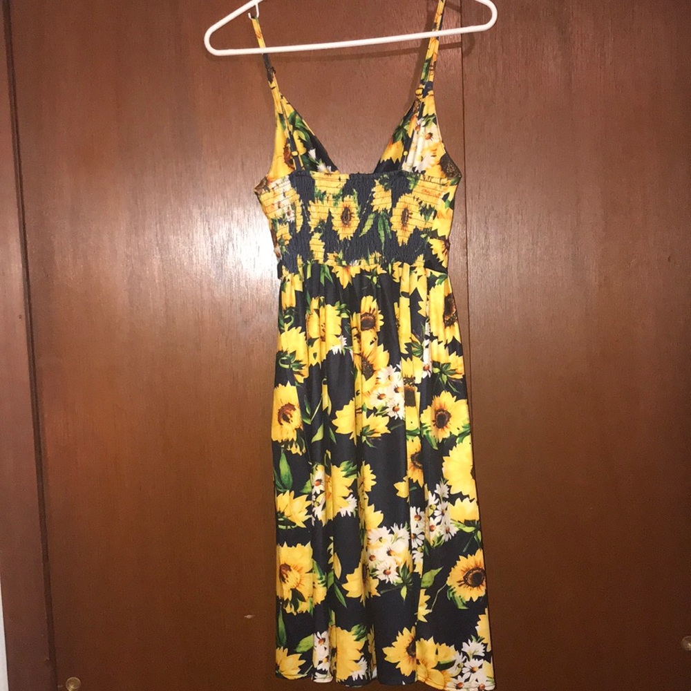 🌻Sunflower Midi Dress🌻 - Picture 5 of 5